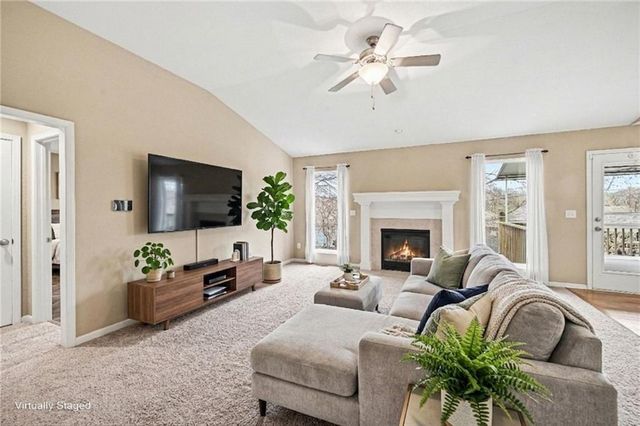 1842 White Tail Lane, Liberty, MO 64068