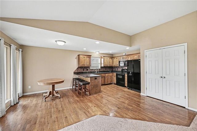 1842 White Tail Lane, Liberty, MO 64068