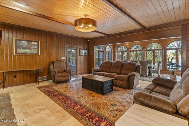 36 Shady Lane, Hattiesburg, MS 39402