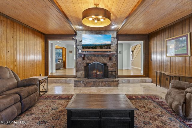 36 Shady Lane, Hattiesburg, MS 39402