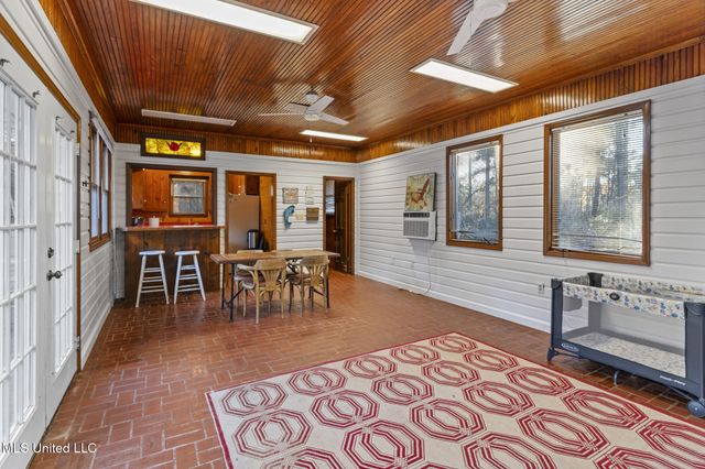 36 Shady Lane, Hattiesburg, MS 39402