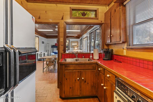 36 Shady Lane, Hattiesburg, MS 39402