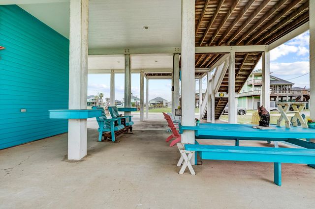 935 Clara Street, Crystal Beach, TX 77650