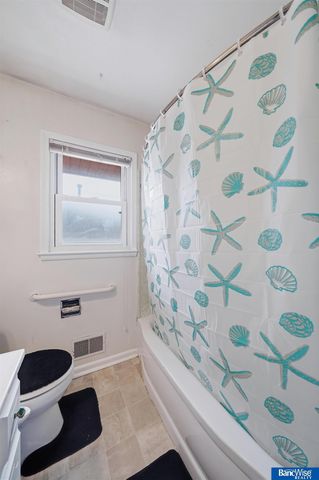 3615 S 15 Street, Lincoln, NE 68502