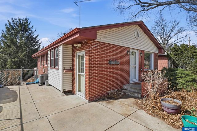 3615 S 15 Street, Lincoln, NE 68502