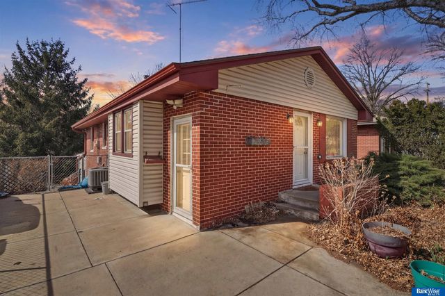 3615 S 15 Street, Lincoln, NE 68502