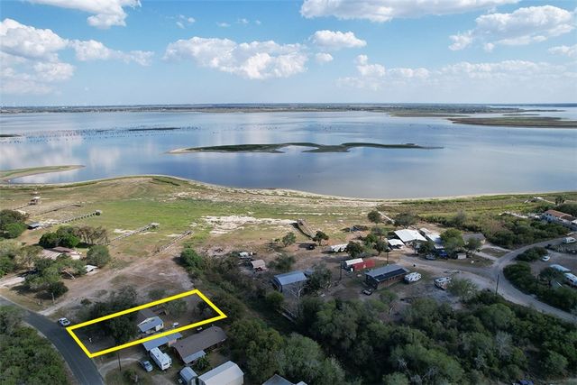 274 S Vista Dr, Sandia, TX 78383