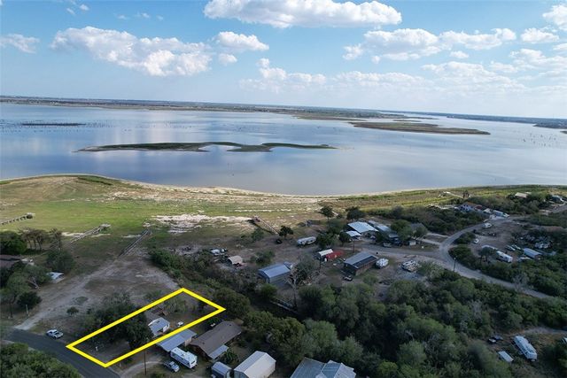 274 S Vista Dr, Sandia, TX 78383