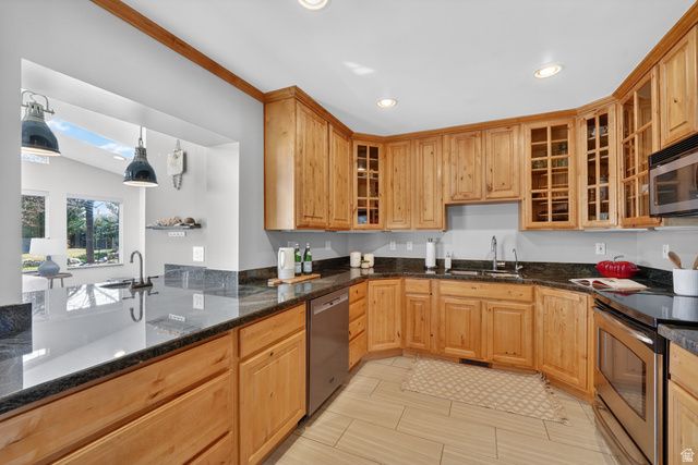 2400 E 6660 S, Cottonwood Heights, UT 84121