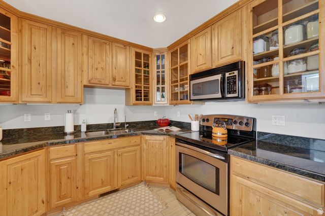 2400 E 6660 S, Cottonwood Heights, UT 84121