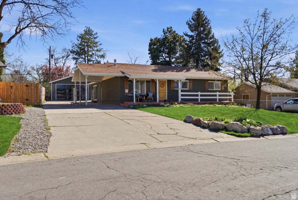 Image 2 of property listing at 2400 E 6660 S, Cottonwood Heights, UT 84121