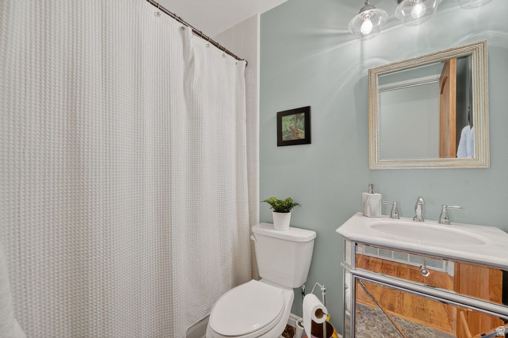 Image 25 of property listing at 2400 E 6660 S, Cottonwood Heights, UT 84121