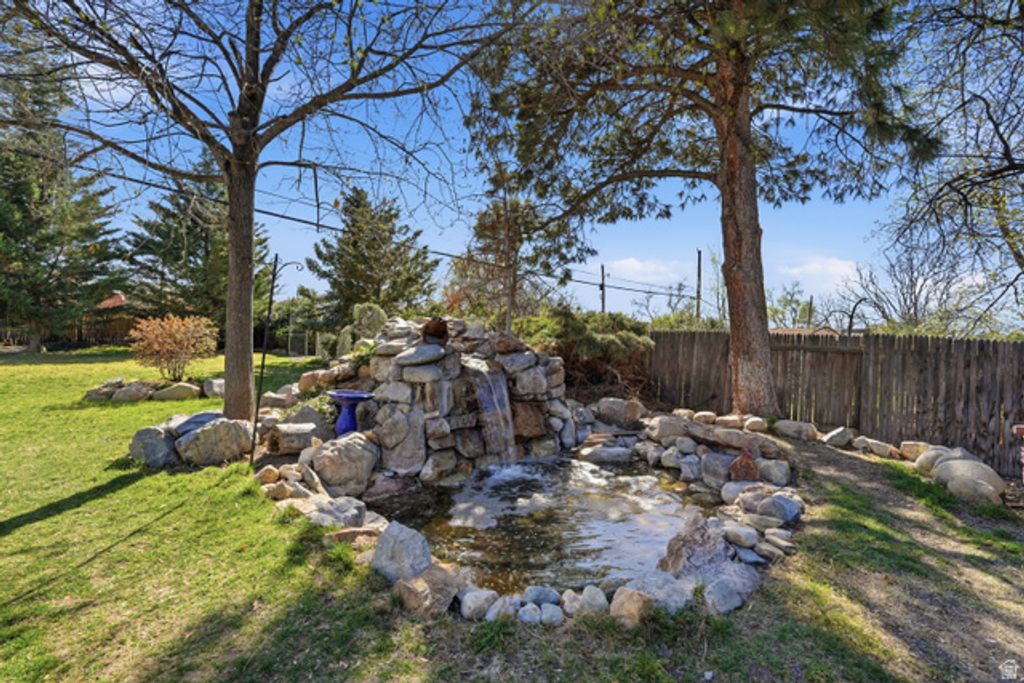 Image 36 of property listing at 2400 E 6660 S, Cottonwood Heights, UT 84121