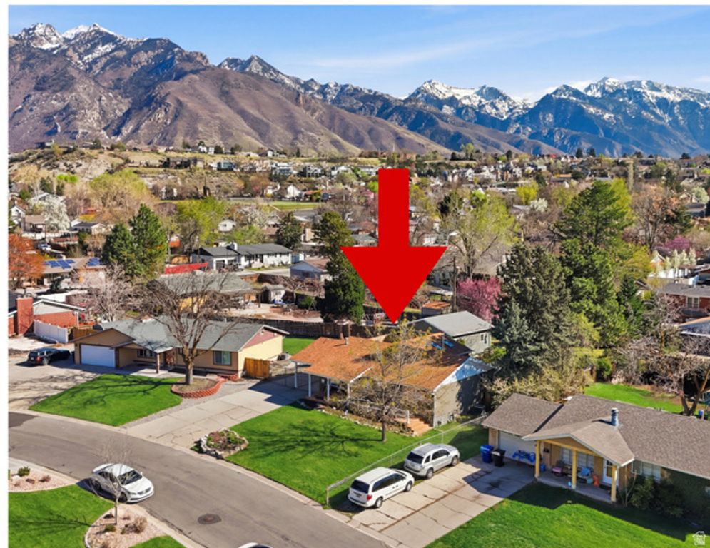 Image 5 of property listing at 2400 E 6660 S, Cottonwood Heights, UT 84121