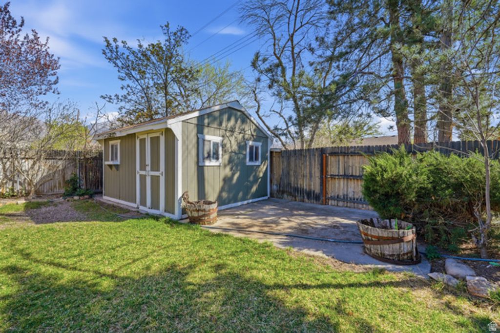 Image 41 of property listing at 2400 E 6660 S, Cottonwood Heights, UT 84121