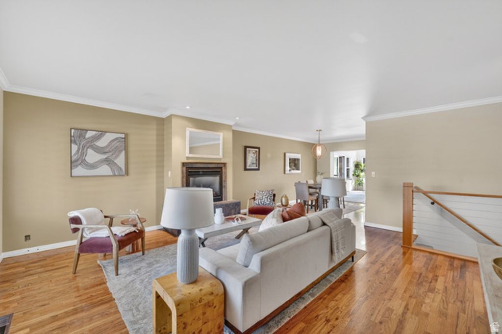 Image 6 of property listing at 2400 E 6660 S, Cottonwood Heights, UT 84121