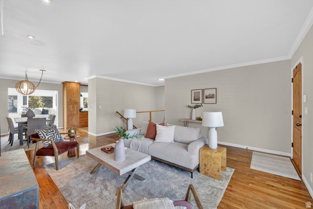 Image 7 of property listing at 2400 E 6660 S, Cottonwood Heights, UT 84121