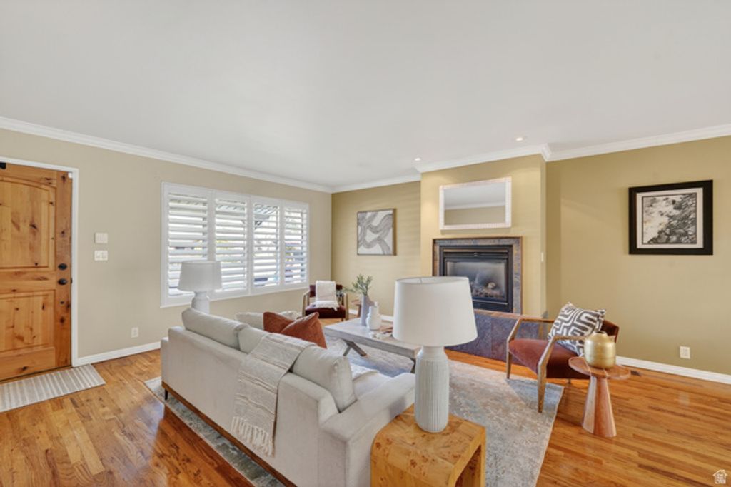 Image 8 of property listing at 2400 E 6660 S, Cottonwood Heights, UT 84121