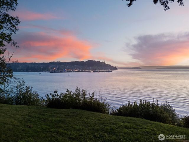 11212 NE Tiger Way, Kingston, WA 98346