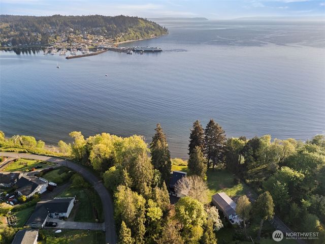 11212 NE Tiger Way, Kingston, WA 98346