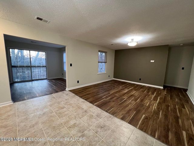 12-7 Phoenix Court, Freehold, NJ 07728