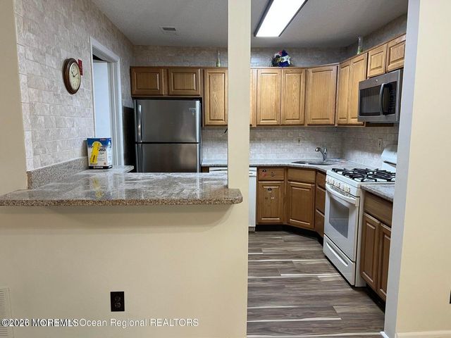 12-7 Phoenix Court, Freehold, NJ 07728