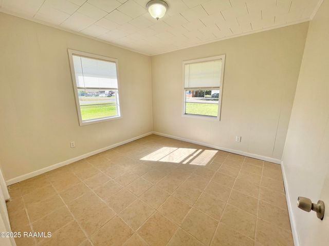 1084 Red Barn Road, Breaux Bridge, LA 70517