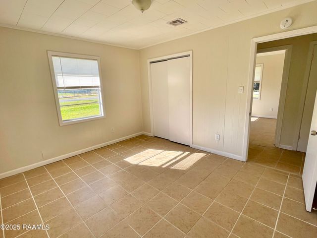 1084 Red Barn Road, Breaux Bridge, LA 70517