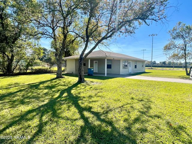 1084 Red Barn Road, Breaux Bridge, LA 70517