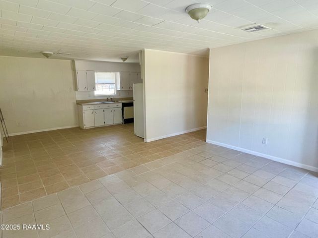 1084 Red Barn Road, Breaux Bridge, LA 70517