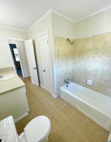 1084 Red Barn Road, Breaux Bridge, LA 70517