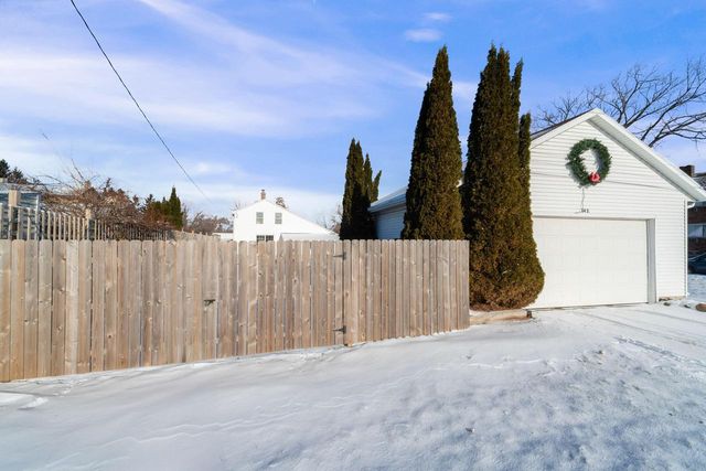 343 E Green Bay AVENUE, Saukville, WI 53080