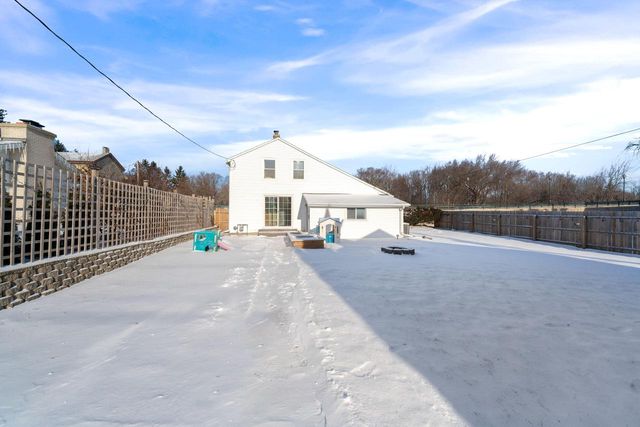 343 E Green Bay AVENUE, Saukville, WI 53080