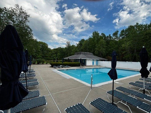13 Beals Cove Rd F, Hingham, MA 02043