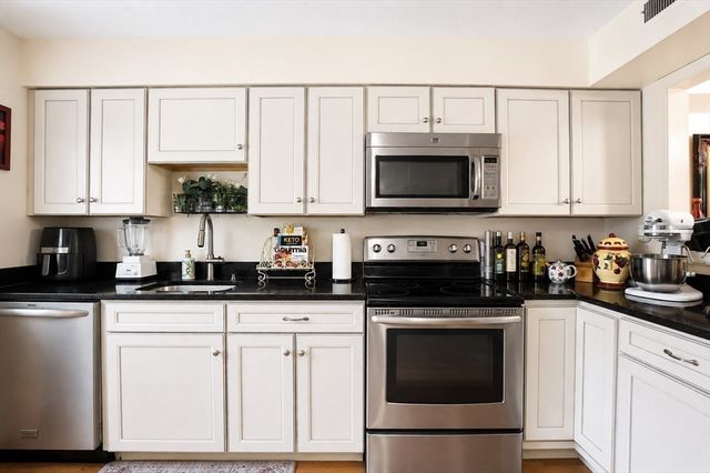 13 Beals Cove Rd F, Hingham, MA 02043