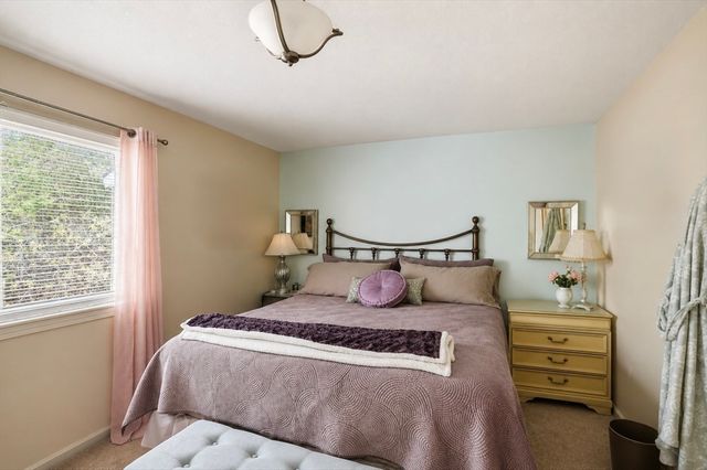 13 Beals Cove Rd F, Hingham, MA 02043