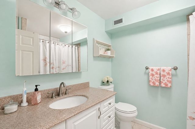 13 Beals Cove Rd F, Hingham, MA 02043