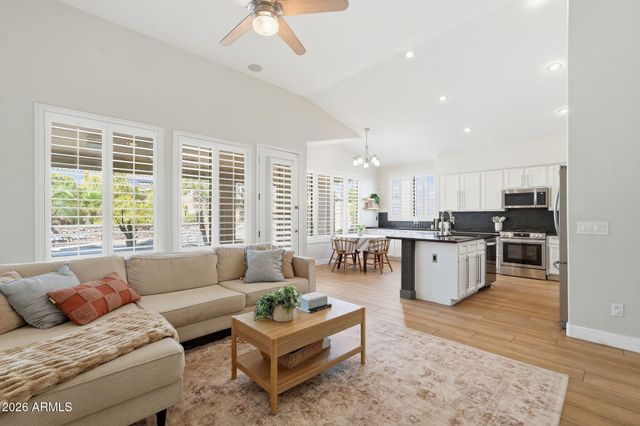 4332 E MELINDA Lane, Phoenix, AZ 85050