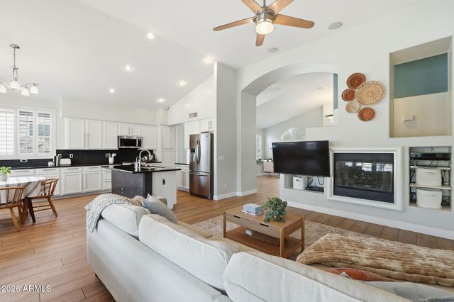 4332 E MELINDA Lane, Phoenix, AZ 85050