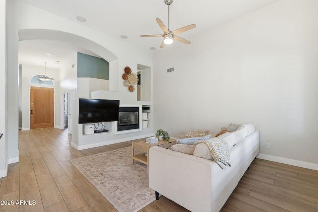 4332 E MELINDA Lane, Phoenix, AZ 85050