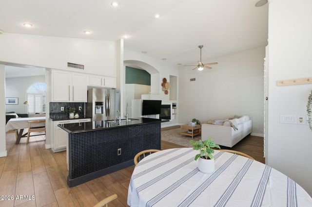 4332 E MELINDA Lane, Phoenix, AZ 85050