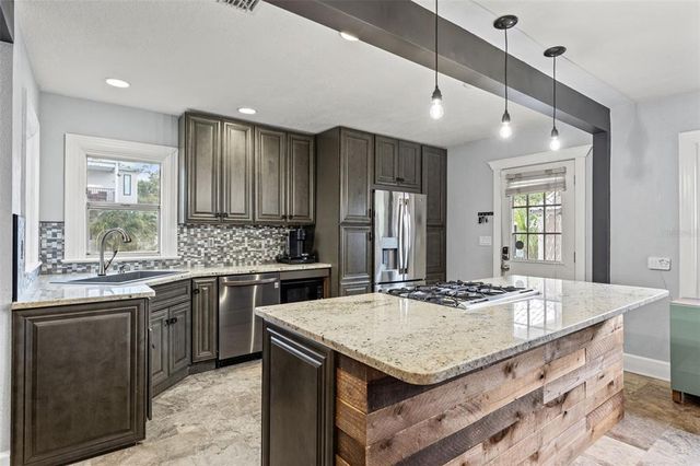 921 W CORAL STREET, Tampa, FL 33602