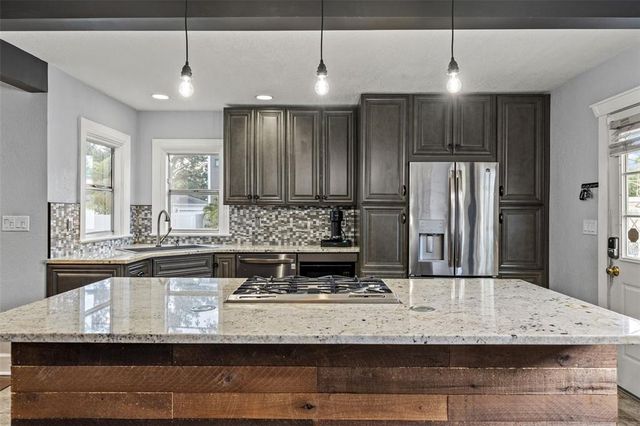 921 W CORAL STREET, Tampa, FL 33602