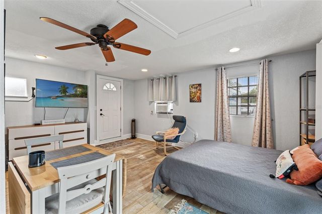 921 W CORAL STREET, Tampa, FL 33602