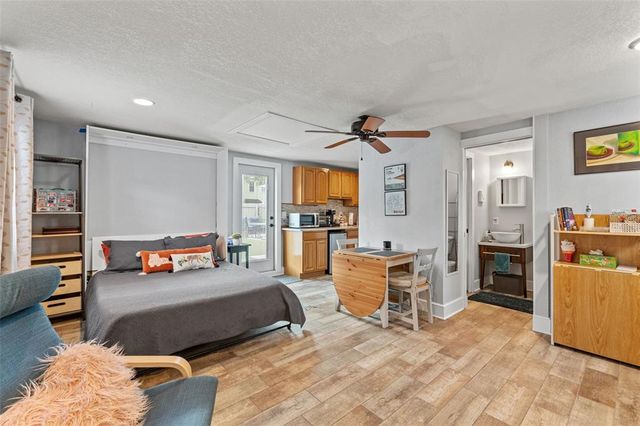 921 W CORAL STREET, Tampa, FL 33602