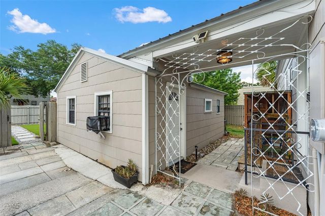 921 W CORAL STREET, Tampa, FL 33602