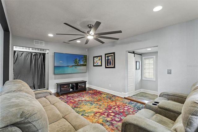 921 W CORAL STREET, Tampa, FL 33602