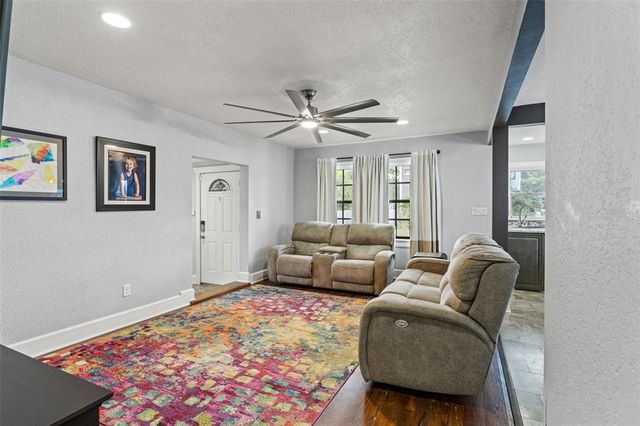 921 W CORAL STREET, Tampa, FL 33602