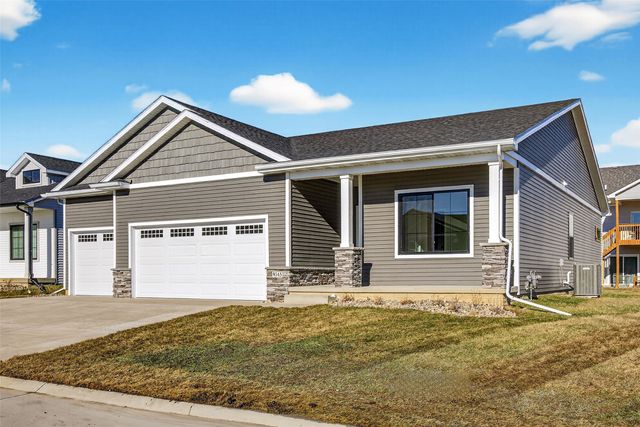 9345 Modena Lane, West Des Moines, IA 50266