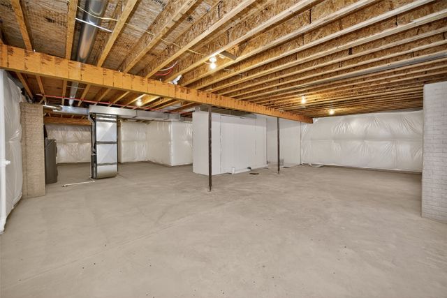 9345 Modena Lane, West Des Moines, IA 50266